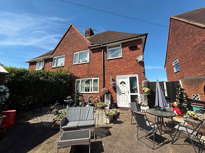 3 Bedroom Semi-Detached House For Sale In Edinburgh Road, Worksop, S80