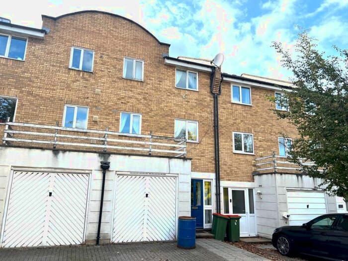 4 Bedroom Town House To Rent In Swansea Court, London, E16