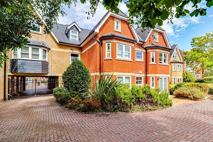 3 Bedroom Flat To Rent In York Road, Guildford, GU1