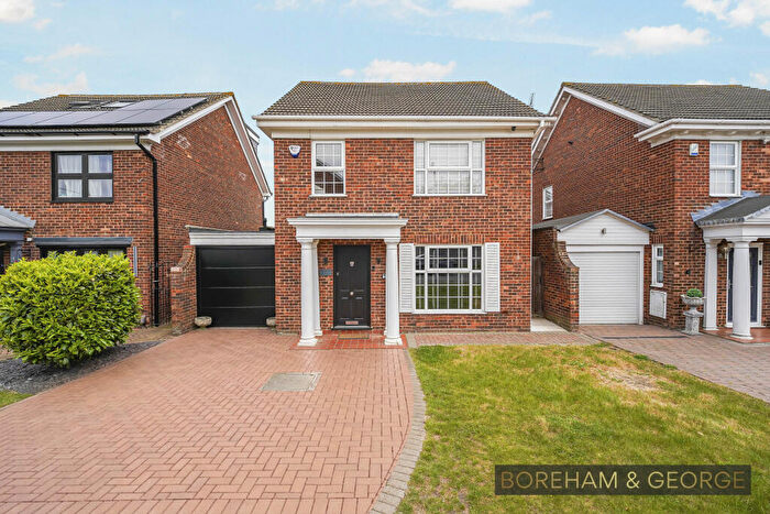 3 Bedroom Detached House For Sale In Kings Road, Basildon, SS15