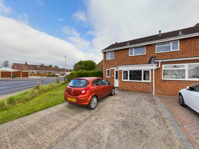 4 Bedroom SemiDetached House For Sale In Brionne Way, Longlevens