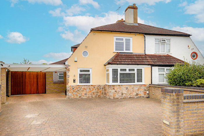 3 Bedroom Semi Detached House For Sale In Broadlands Avenue, Enfield, EN3