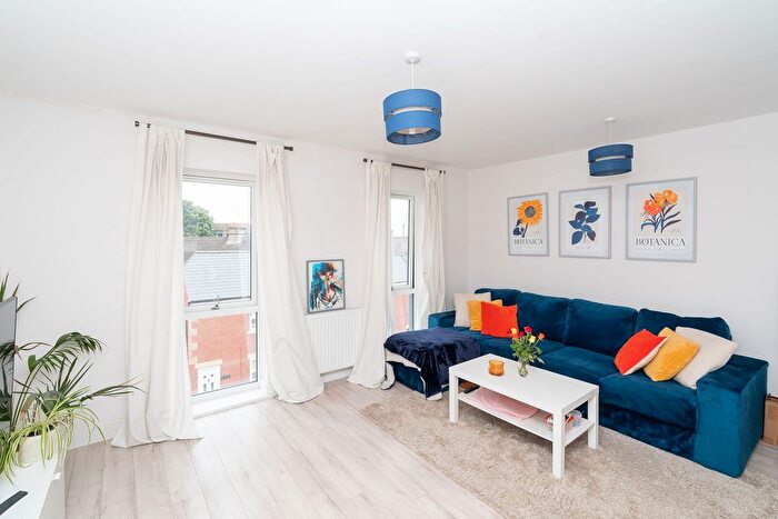 1 Bedroom Flat To Rent In Leavesden Lodge, Watford, WD24