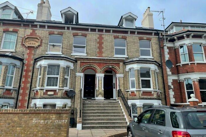 1 Bedroom Flat To Rent In - Folkestone Road, Dover, CT17