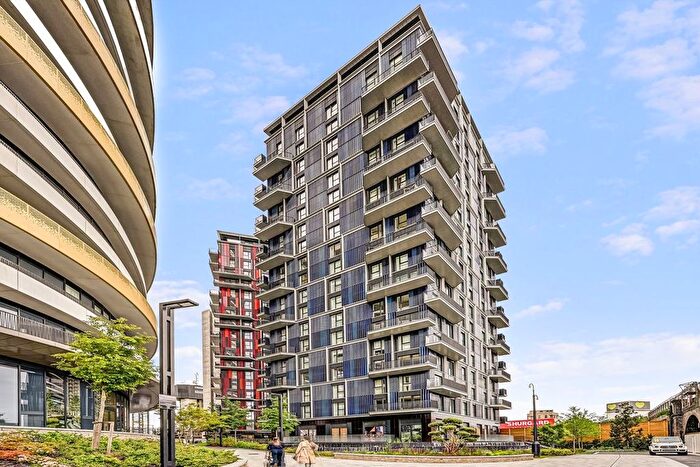 2 Bedroom Flat To Rent In Cascade Way, White City, W12