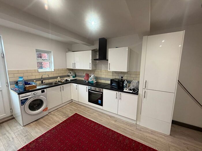 4 Bedroom Flat To Rent In Abbeydale Road, Sheffield, S7