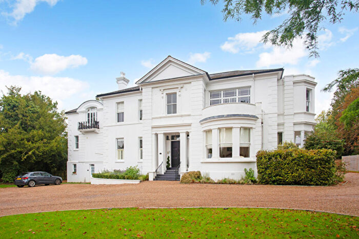 1 Bedroom Flat For Sale In Wray Park Road, Reigate, RH2