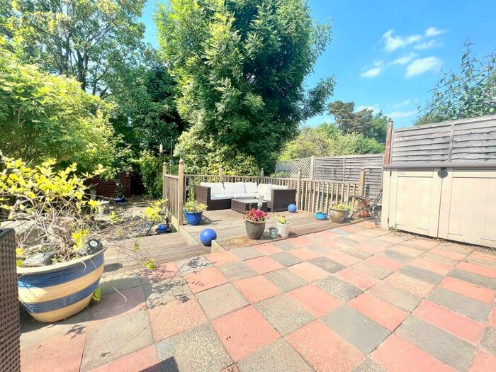 4 Bedroom Detached House For Sale In Gordon Avenue, Camberley, Surrey, GU15