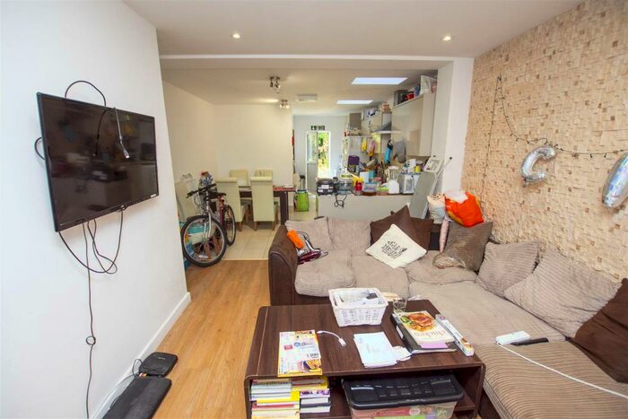 6 Bedroom House To Rent In Heeley Road, Birmingham, B29