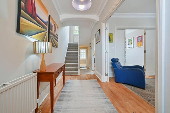 3 Bedroom House To Rent In Hemingford Road, Barnsbury, London, N1