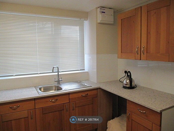2 Bedroom Flat To Rent In Dairy Court, Crewkerne, TA18