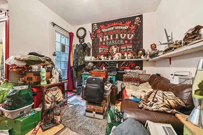 1 Bedroom Flat For Sale In Lancaster Road, New Barnet, Barnet, EN4