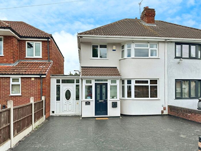 3 Bedroom Semi-Detached House For Sale In Southbourne Road, Fordhouses, Wolverhampton, WV10