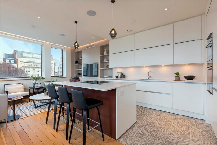 2 Bedroom Flat To Rent In Golden Square, Soho, London, W1F