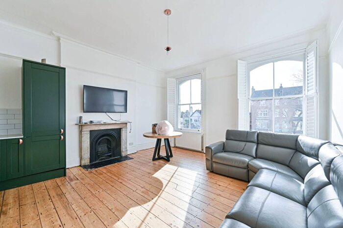 2 Bedroom Flat For Sale In Nightingale Lane, Nightingale Triangle, London, SW12