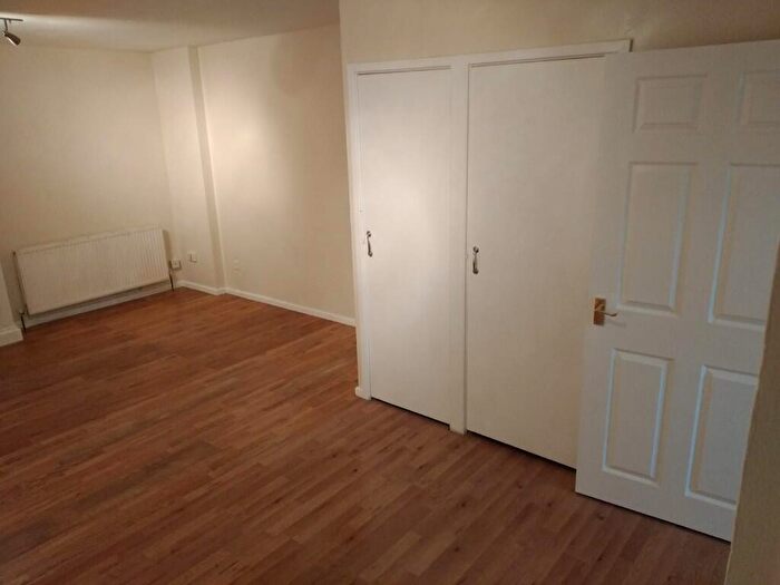 3 Bedroom Terraced House To Rent In Harrowden Road, Rotherham, South Yorkshire, S9