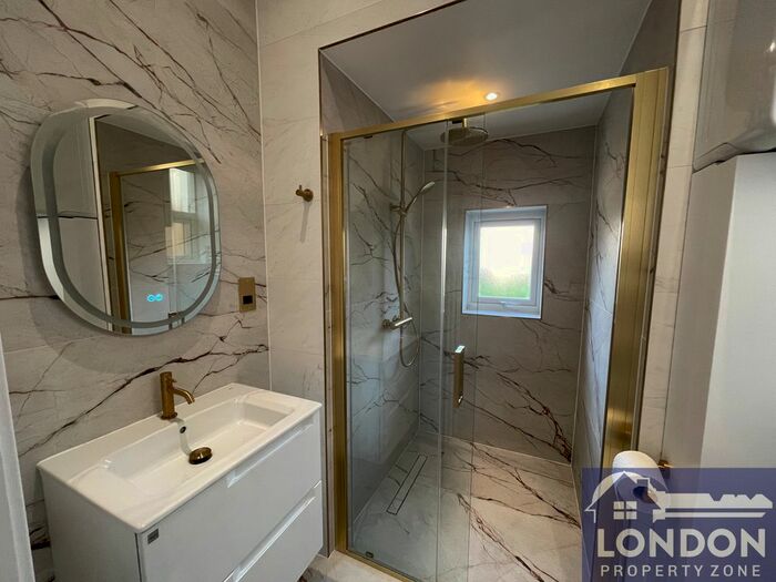 2 Bedroom Flat To Rent In Kidderminster Road, West Croydon, CR0