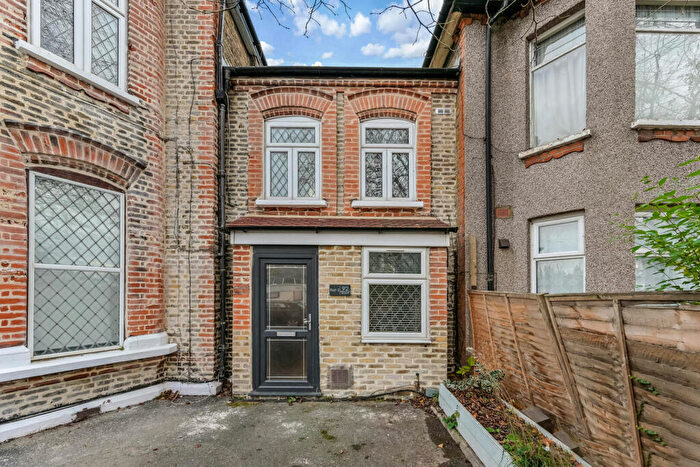 1 Bedroom Flat For Sale In Aldborough Road South, Ilford, IG3