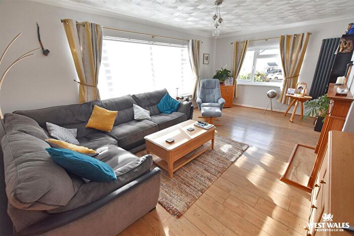 3 Bedroom Detached Bungalow For Sale In Silverstream Drive, Hakin, Milford Haven, SA73