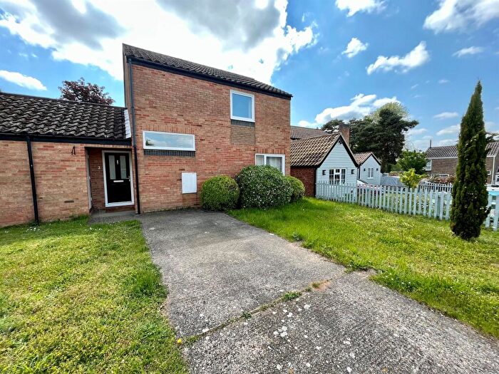 2 Bedroom Link Detached House For Sale In Cedar Close, Raf Lakenheath, Brandon, IP27