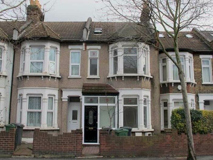2 Bedroom Flat To Rent In Markhouse Road, Walthamstow, London, E17