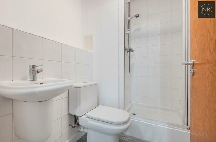 2 Bedroom Apartment To Rent In Memorial Heights, Monarch Way, Newbury Park, Ilford, IG2