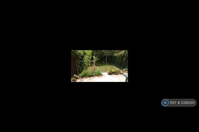 5 Bedroom Semi-Detached House To Rent In Honeysuckle Road, Southampton, SO16