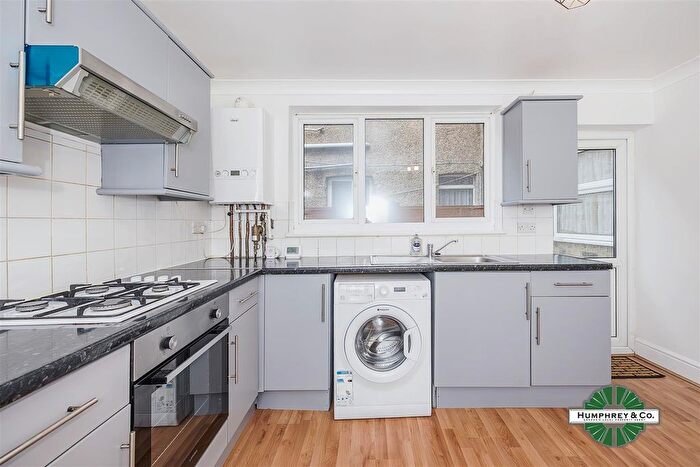 3 Bedroom Flat To Rent In Bramley Close, London, E17