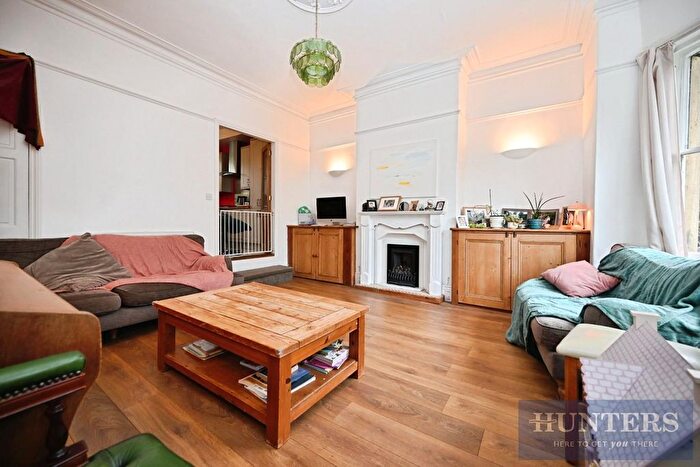 3 Bedroom Town House For Sale In Carrbottom Road, Greengates, Bradford, BD10