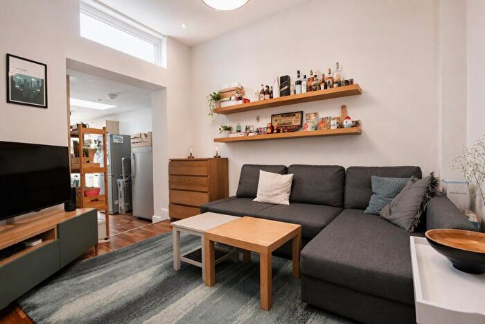 2 Bedroom Flat To Rent In Fairbridge Road, Archway, N19