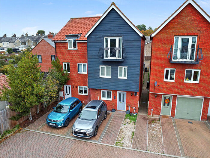 4 Bedroom Town House For Sale In Thorney Hall Close, Stowmarket, IP14