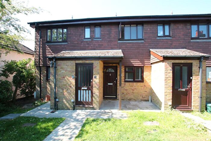 1 Bedroom Flat To Rent In Middle Road, Leatherhead, KT22