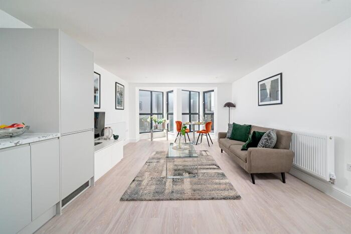 1 Bedroom Apartment For Sale In Cambridge Place, Aylesbury, HP20