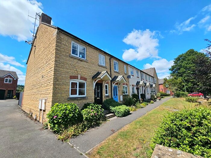 3 Bedroom End Of Terrace House For Sale In Caswell Mews, Dursley, GL11