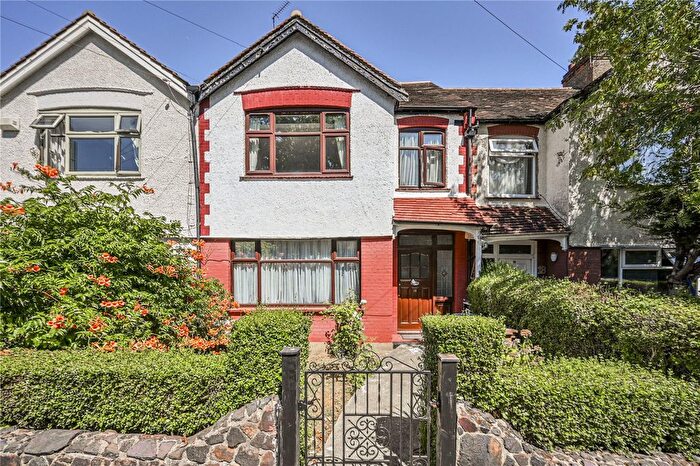 3 Bedroom Terraced House For Sale In Lynton Gardens, London, N11