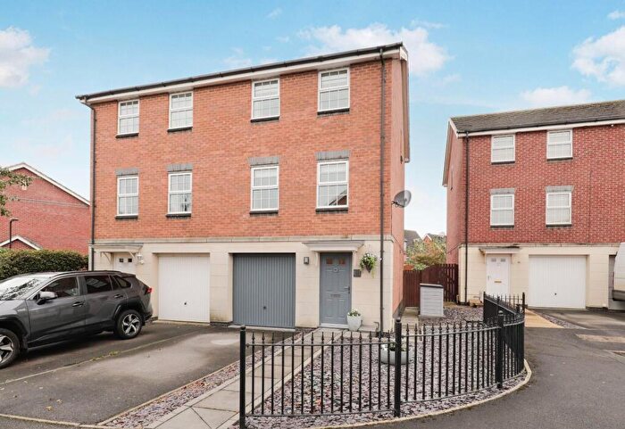 3 Bedroom Semi-Detached House For Sale In The Avenue, Harrogate, HG1