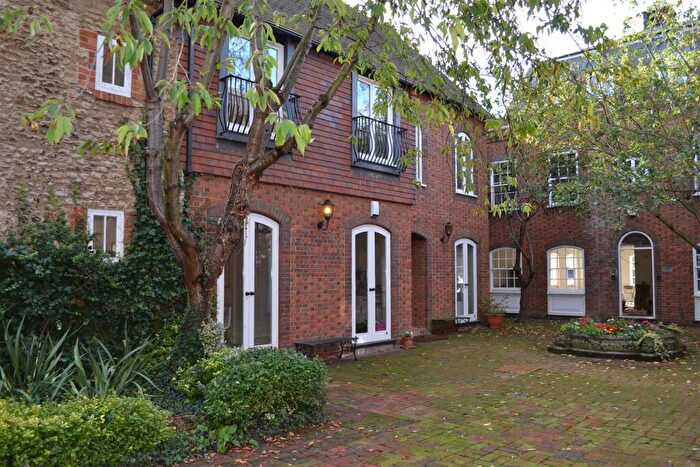 2 Bedroom Apartment To Rent In The Courtyard, Lombard Street, OX14