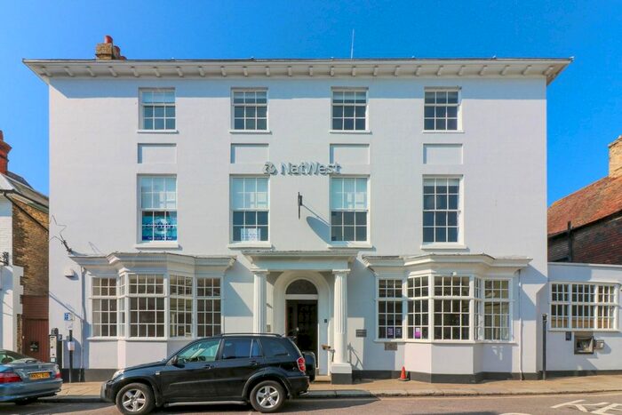 2 Bedroom Flat To Rent In Market Street, Sandwich, Kent, CT13
