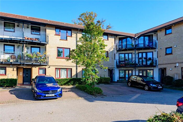 1 Bedroom Flat For Sale In Shapland Way, Palmers Green, London, N13