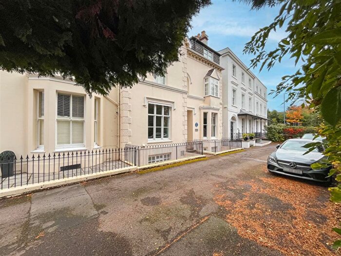 2 Bedroom Flat For Sale In Binswood Avenue, Leamington Spa, CV32