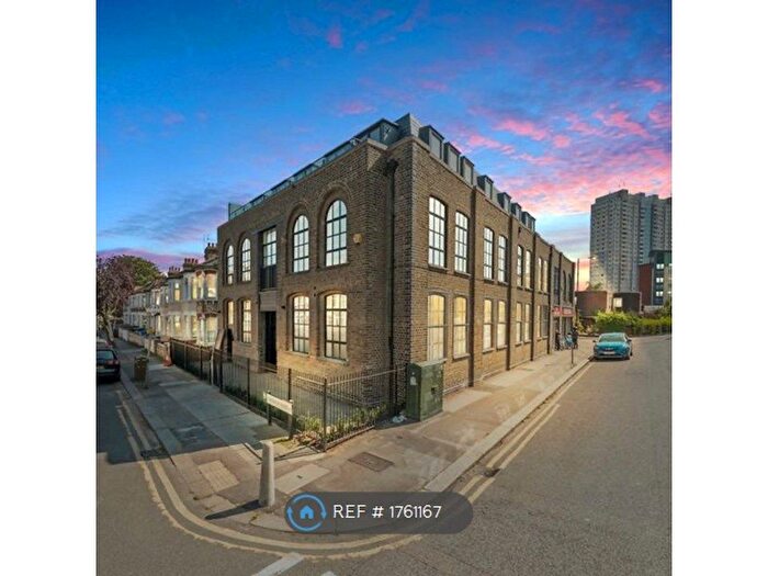 3 Bedroom Flat To Rent In Seyers House, London, N9