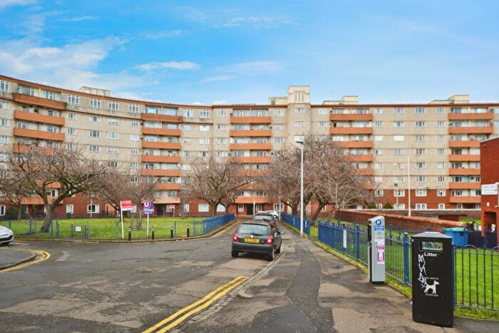 3 Bedroom Flat To Rent In Westfield Court, Edinburgh, EH11