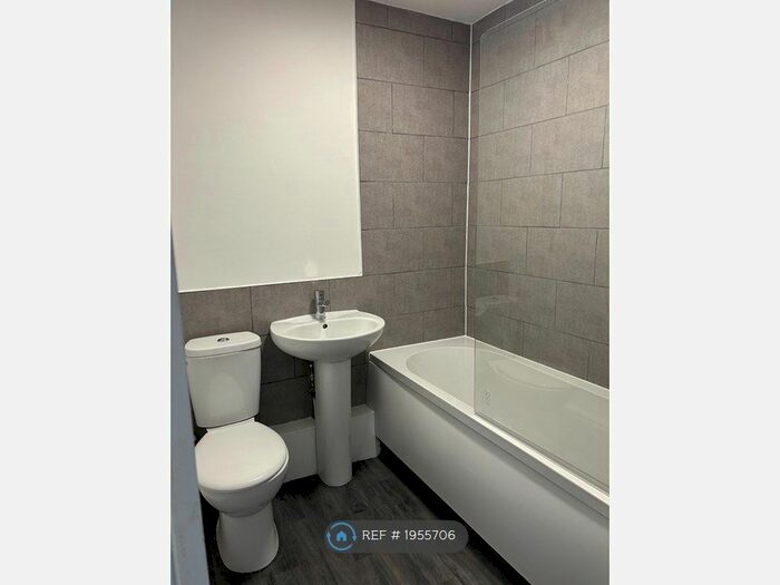2 Bedroom Flat To Rent In Gorton, Manchester, M18