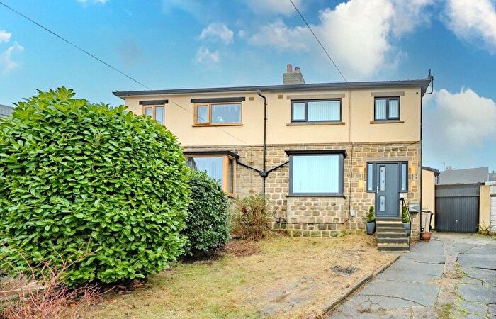 3 Bedroom Semi Detached House For Sale In Dorset Grove, Stanningley, Pudsey, West Yorkshire, LS28
