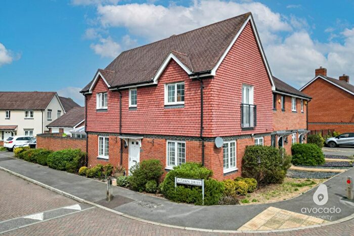 3 Bedroom End Of Terrace House For Sale In Fawn Drive, Three Mile Cross, RG7