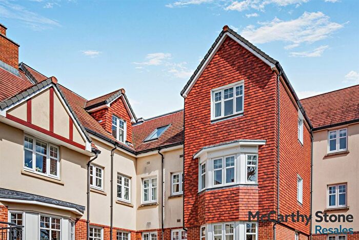 1 Bedroom Flat For Sale In Holmes Place, Crowborough Hill, Crowborough, TN6