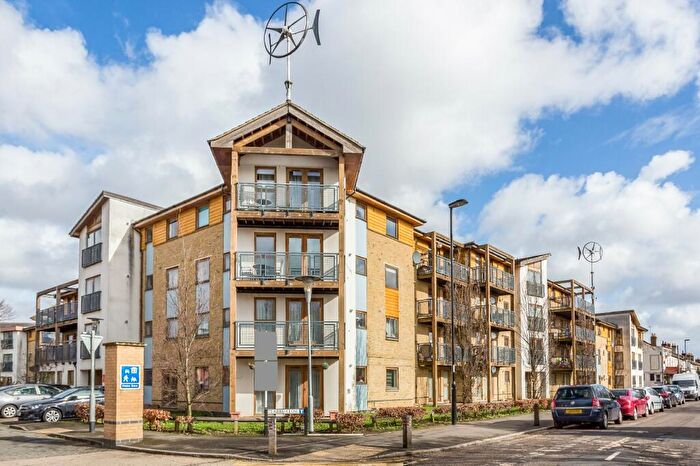 2 Bedroom Apartment For Sale In Simpson Close, Croydon, CR0