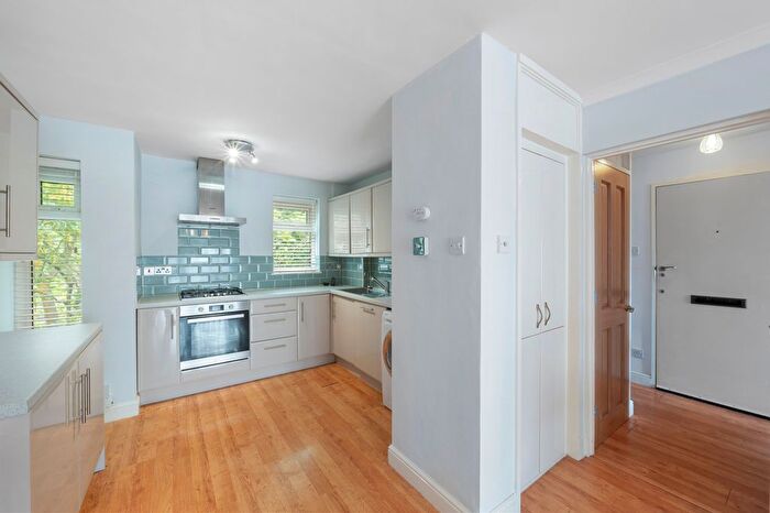 1 Bedroom Flat To Rent In Polesden Gardens, London, SW20