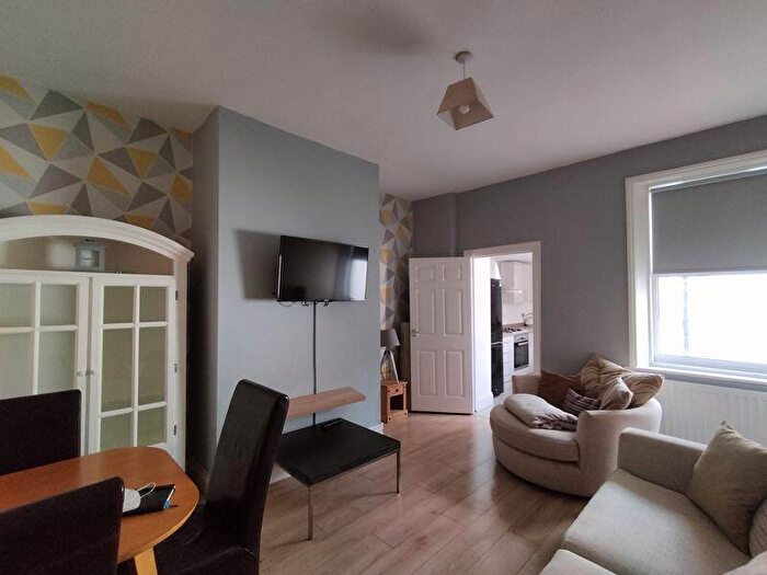 2 Bedroom Flat To Rent In Two Bed Student Flat, Dinsdale Road, Newcastle Upon Tyne, NE2