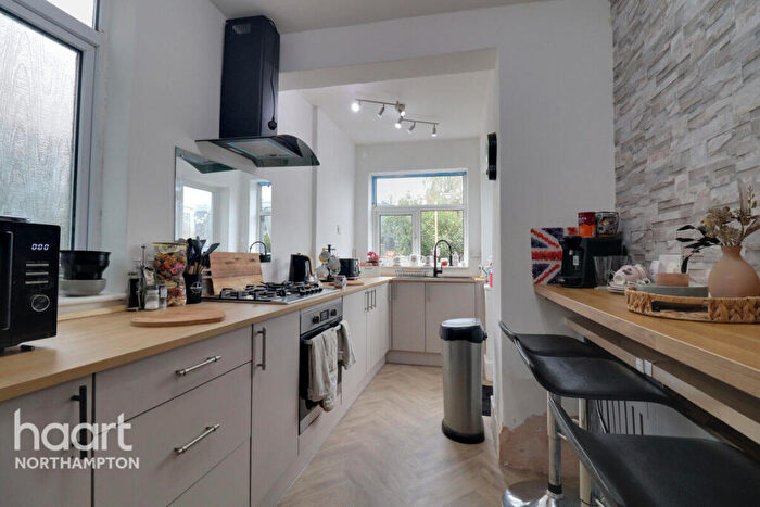 3 Bedroom Semi-Detached House To Rent In Towcester Road, Northampton, NN4